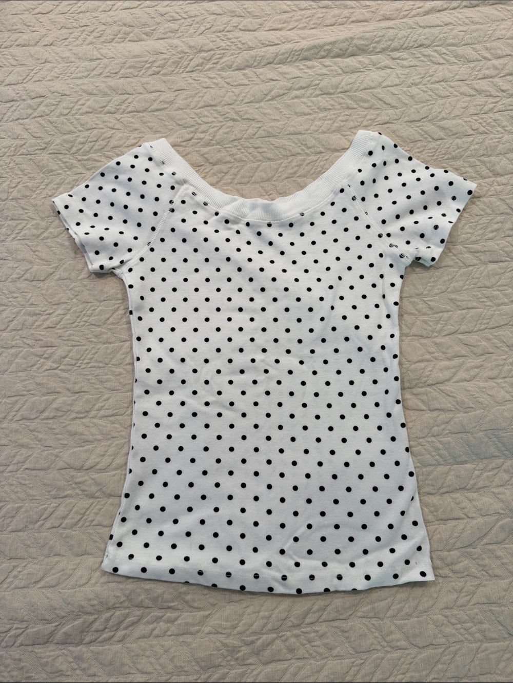 Brandy Melville White Short Sleeve Tee with Black Polka Dots NEVER WORN